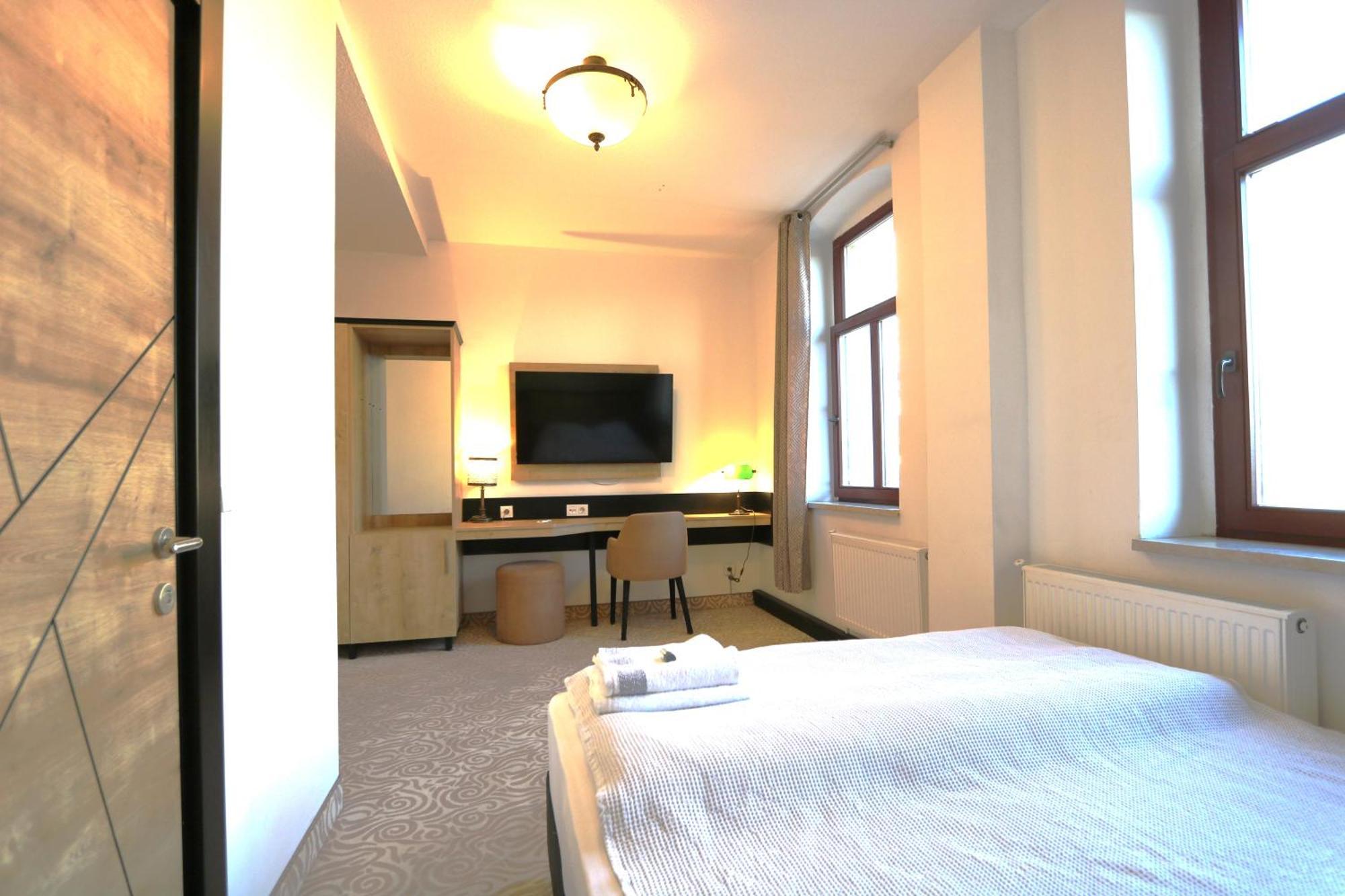Hotel Am Fluss Saale Weißenfels Exterior foto